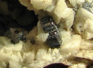 Dumortierite - Costiere del Proman, Cuzzago, Verbano-Cusio-Ossola, Piemonte, Italia