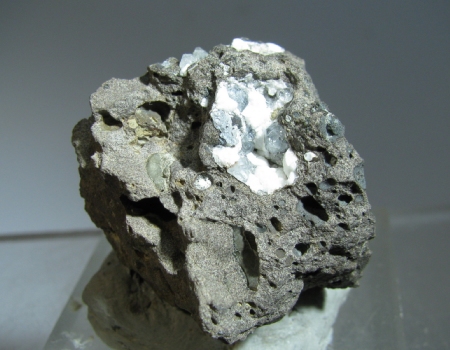 Gonnardite, Analcime - Fara Vicentino, Vicenza, Veneto, Italy