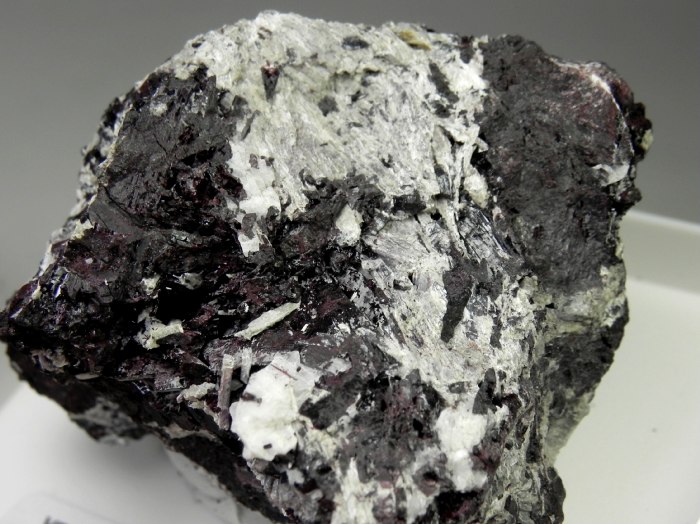 Piemontite  -Prabornaz Mine, Saint-Marcel, Aosta I