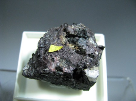 Piemontite  -  Tjålme, Ultevis, Lappland, Sweden