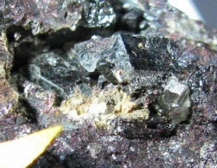 Piemontite  -  Tjålme, Ultevis, Lappland, Sweden